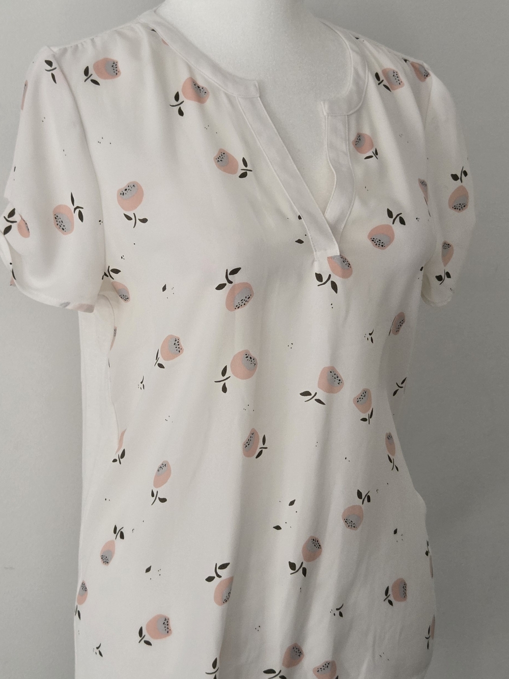 RW&CO. Cream Blouse with Peach Floral Print - Picture 2 of 4